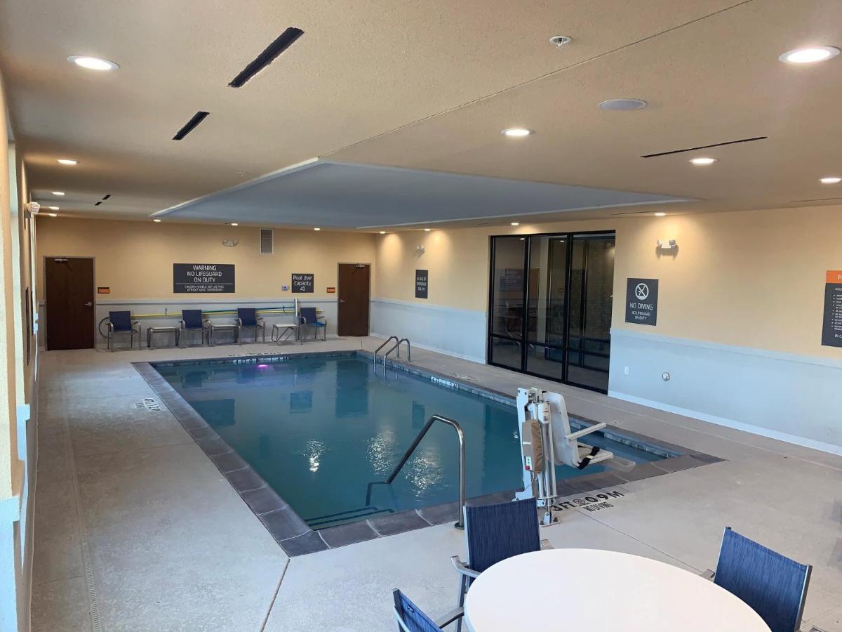 La Quinta Inn & Suites By Wyndham Dallas - Frisco Stadium Bagian luar foto