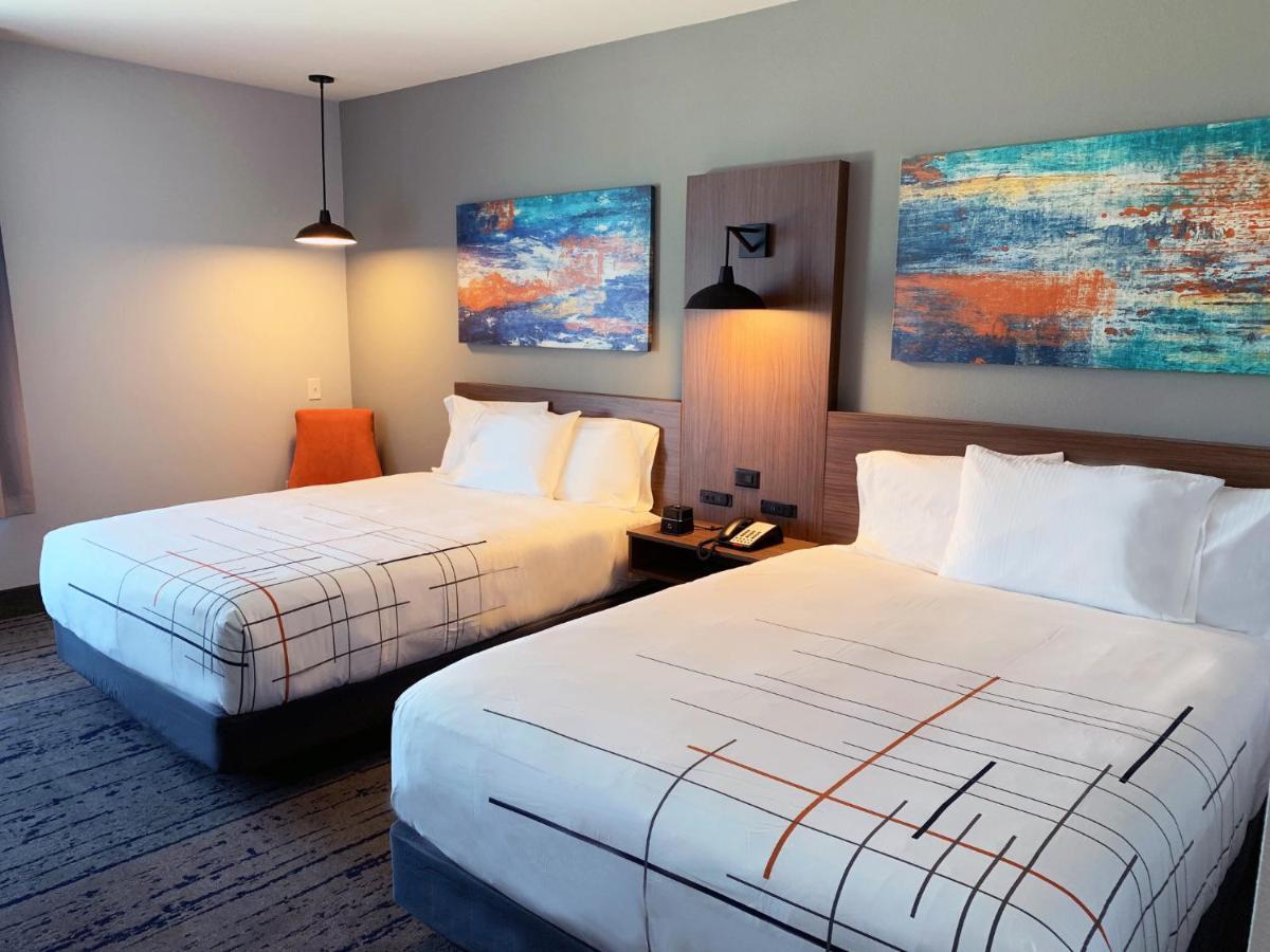 La Quinta Inn & Suites By Wyndham Dallas - Frisco Stadium Bagian luar foto