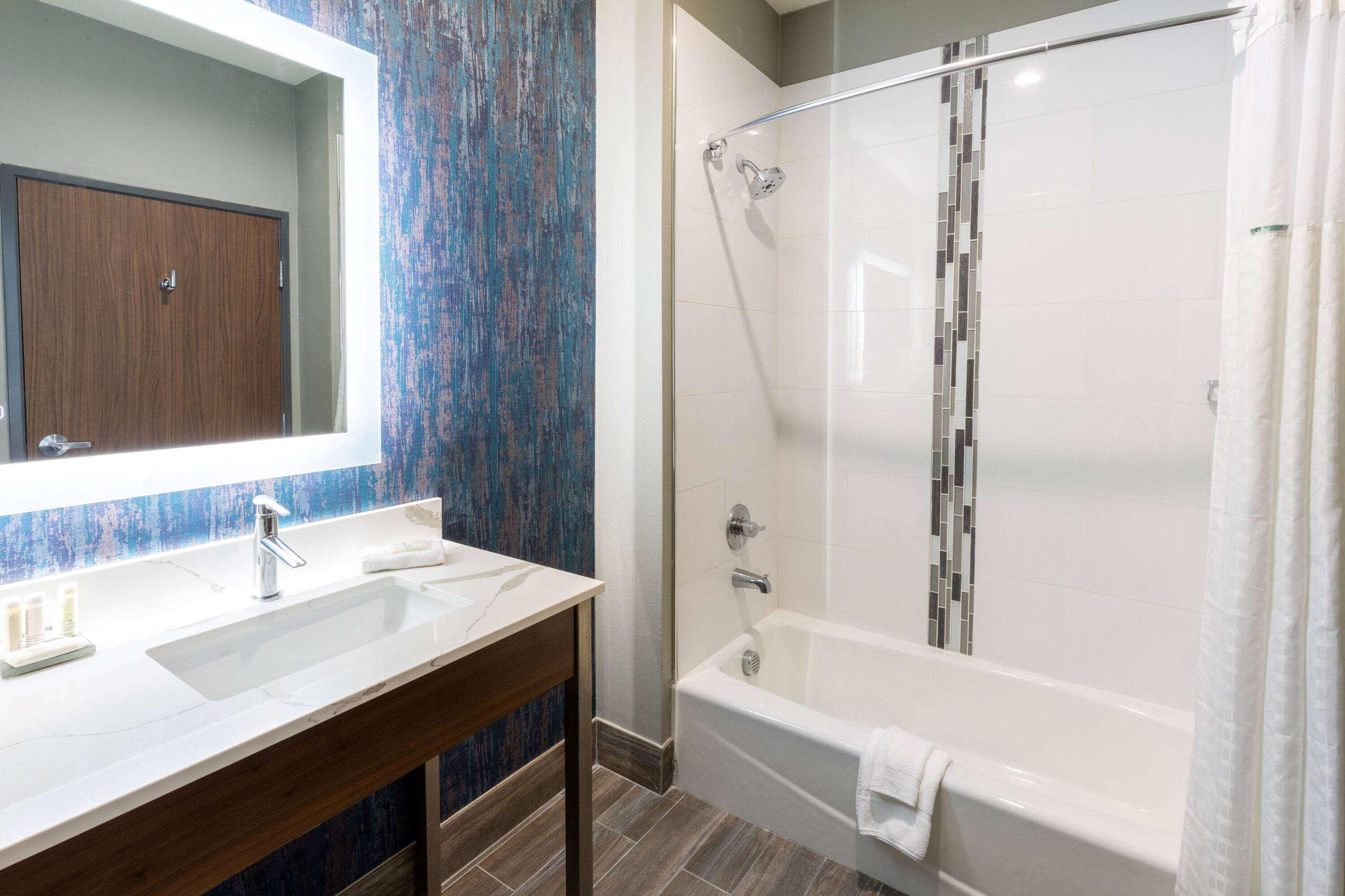 La Quinta Inn & Suites By Wyndham Dallas - Frisco Stadium Bagian luar foto
