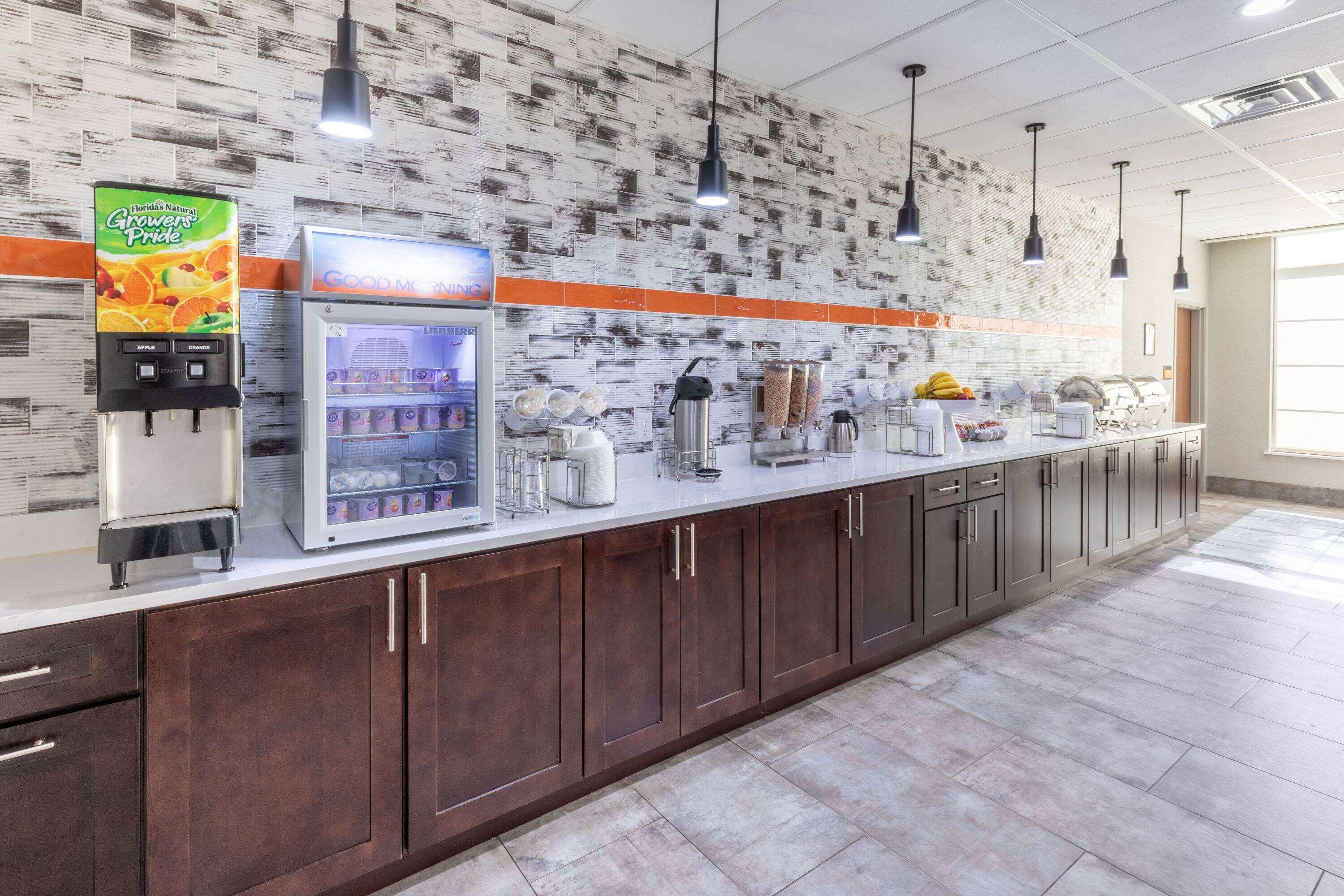 La Quinta Inn & Suites By Wyndham Dallas - Frisco Stadium Bagian luar foto