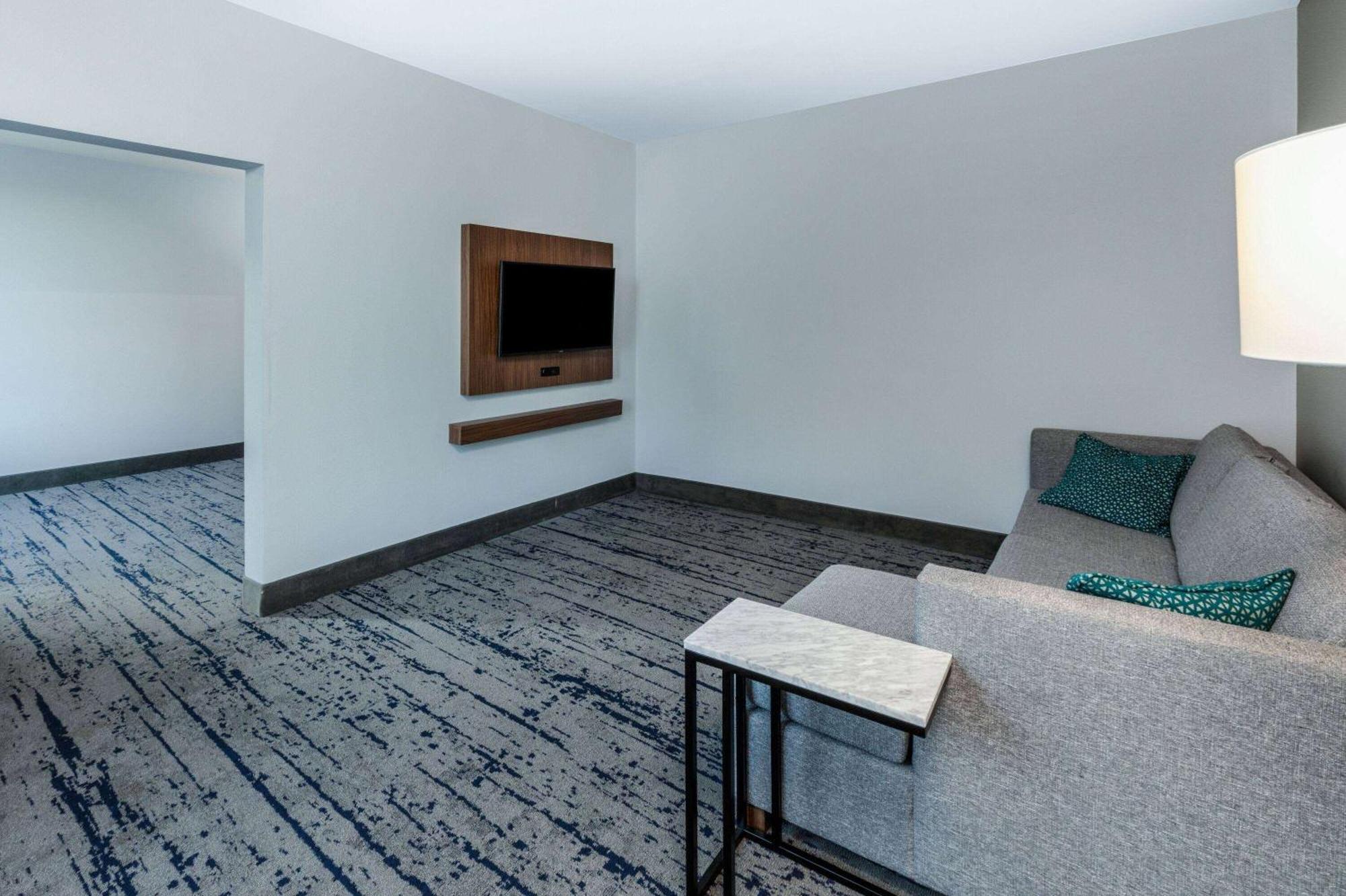 La Quinta Inn & Suites By Wyndham Dallas - Frisco Stadium Bagian luar foto