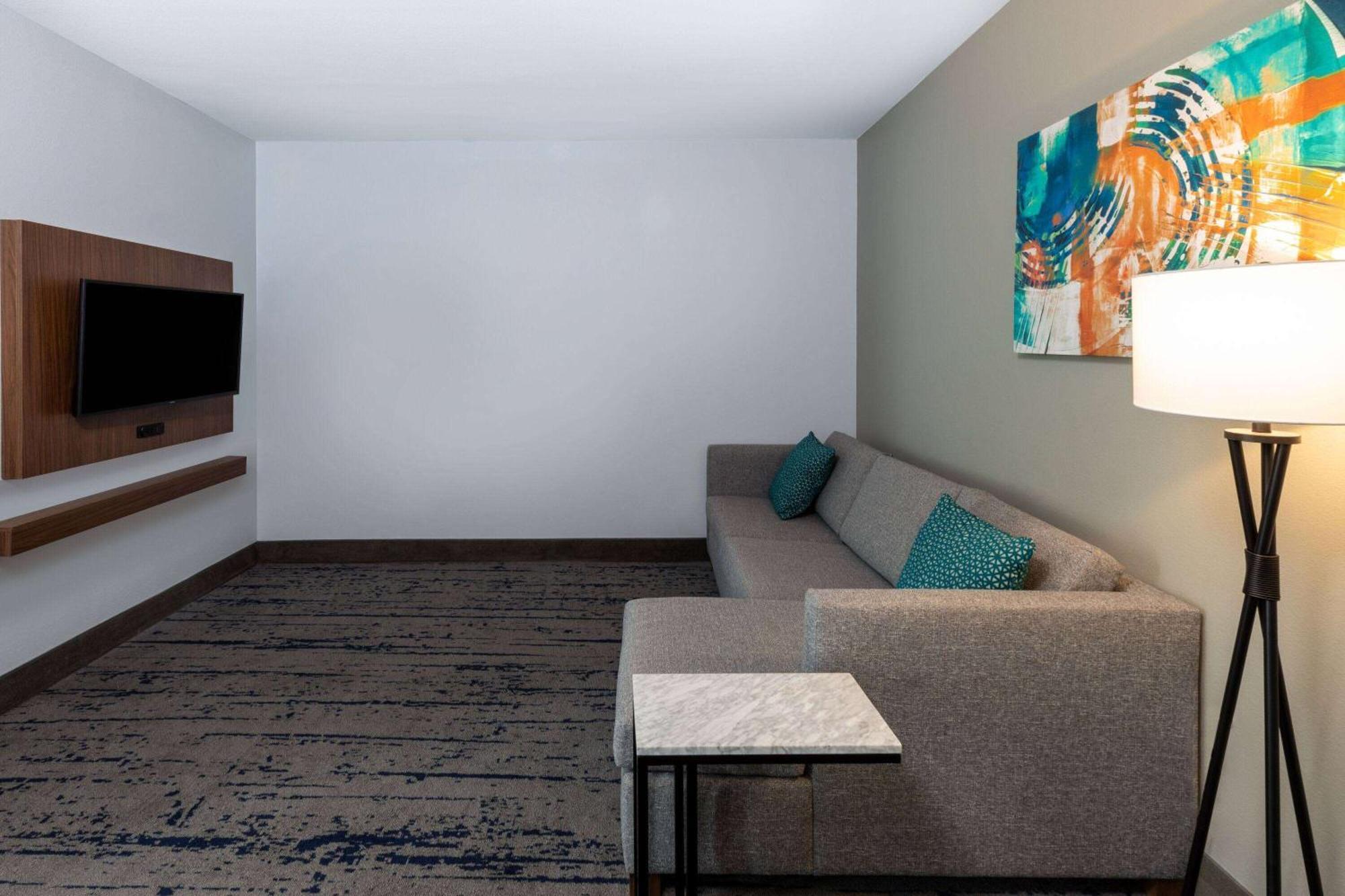 La Quinta Inn & Suites By Wyndham Dallas - Frisco Stadium Bagian luar foto